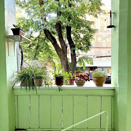 Authentic Old Tbilisi Apartment Exterior photo